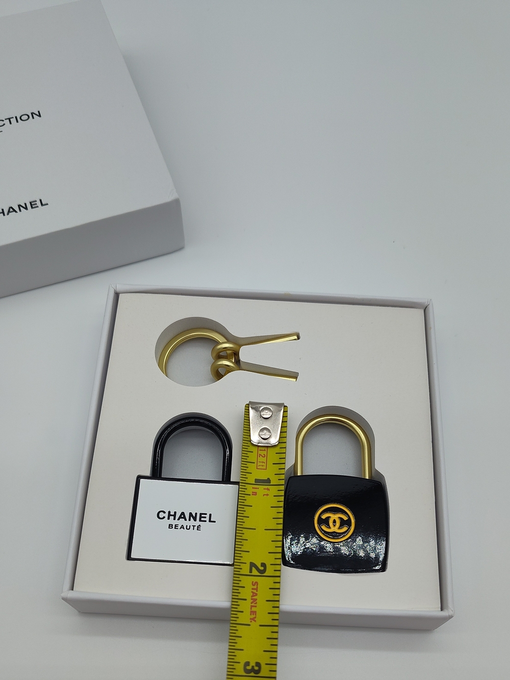 CHANEL Beauté La Collection Padlock Key Charm Set Box Gift Collector Gift NIB - Picture 4 of 6